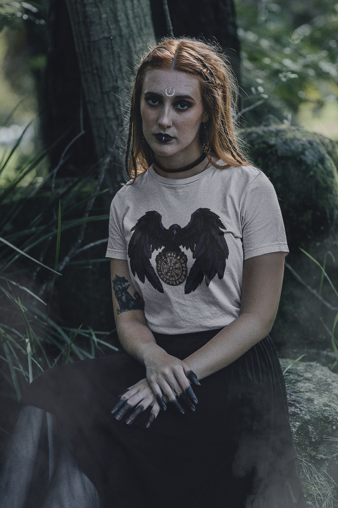 Rabe mit Futhark und Vegvisir - Unisex Premium T-Shirt